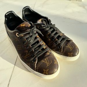 Louis Vuitton authentic sneakers. Good condition